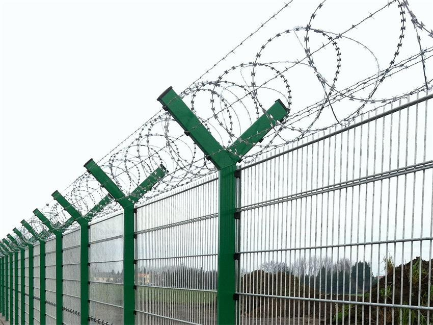 Cheap Galvanized Cyclone Fence Anti-Climb Welded Mesh Security Airport Fence
