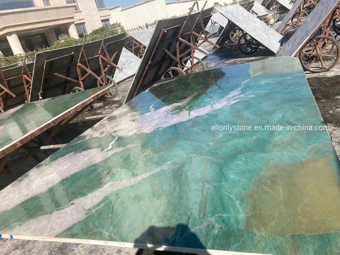 Brazil Granite Slab Crystal Green Granite Stone Price for Stair Step and Wall