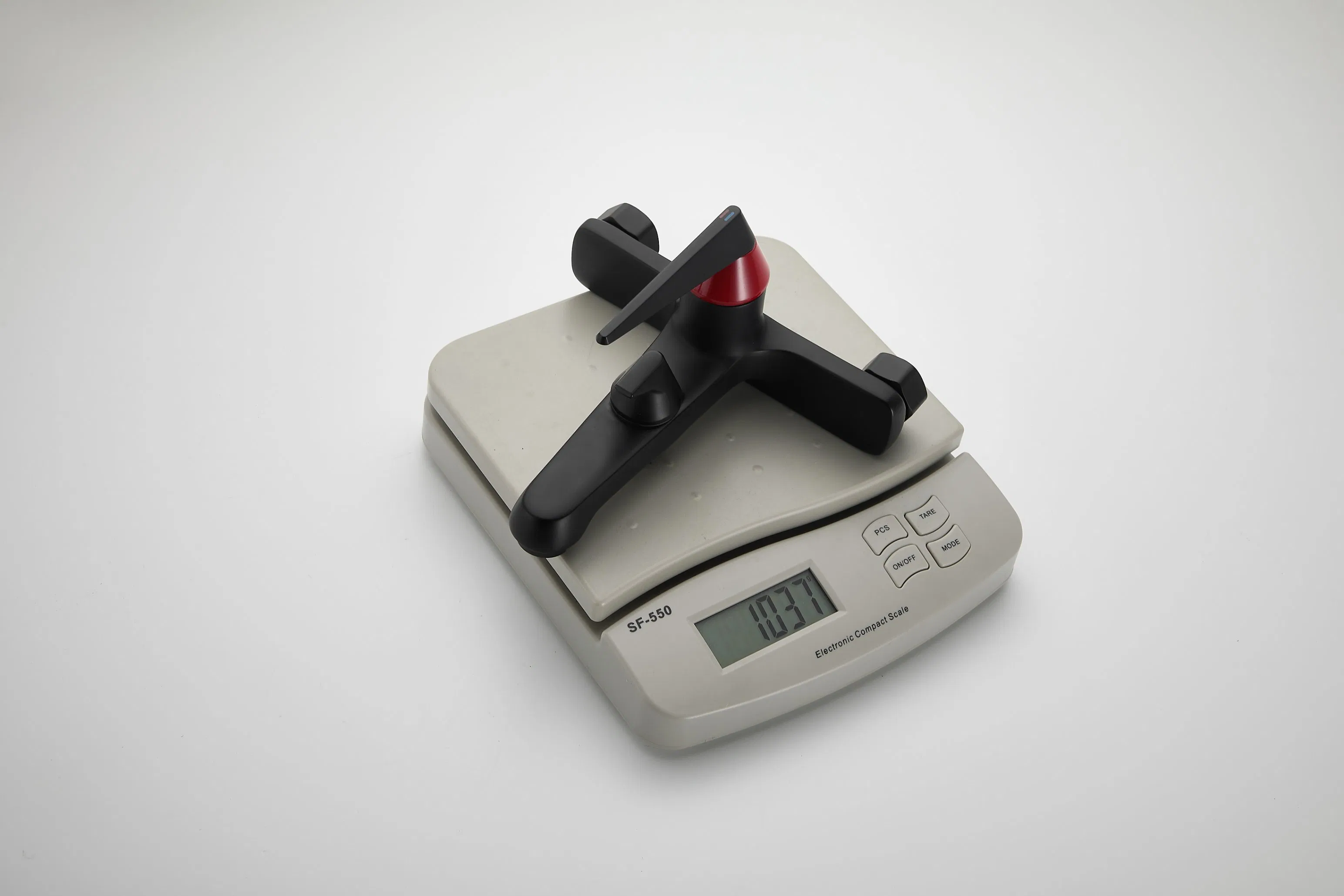 Смеситель для ванны настенный Huadiao с душем