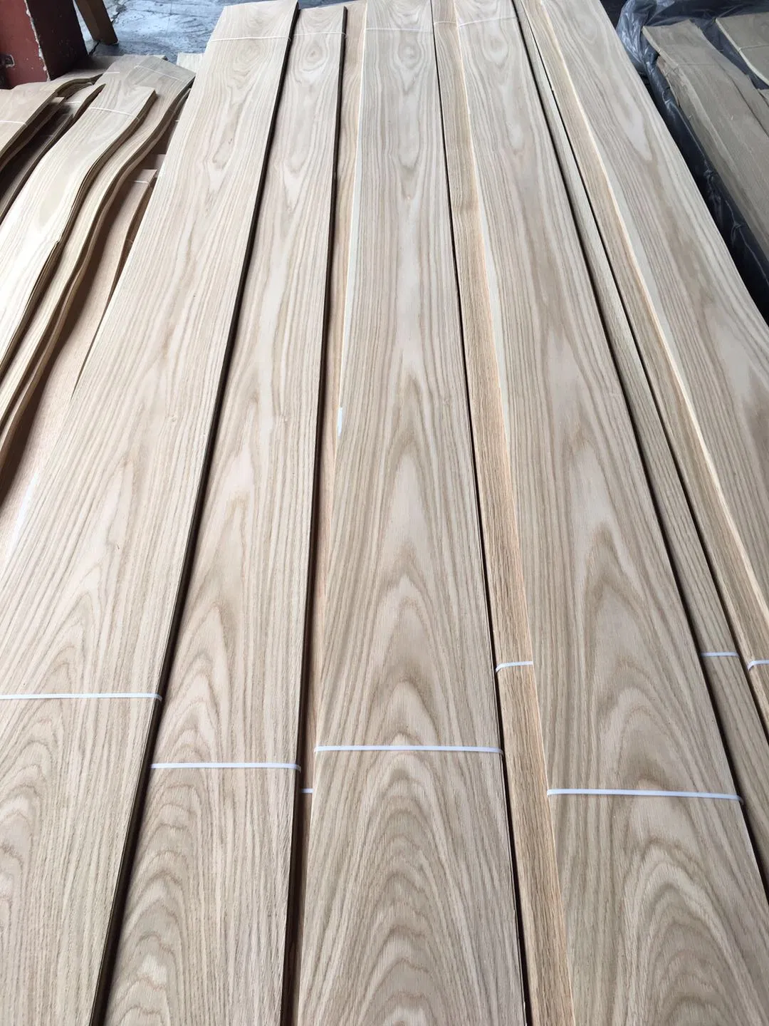 Premium White Oak Veneer for Luxury Crafting and Furniture