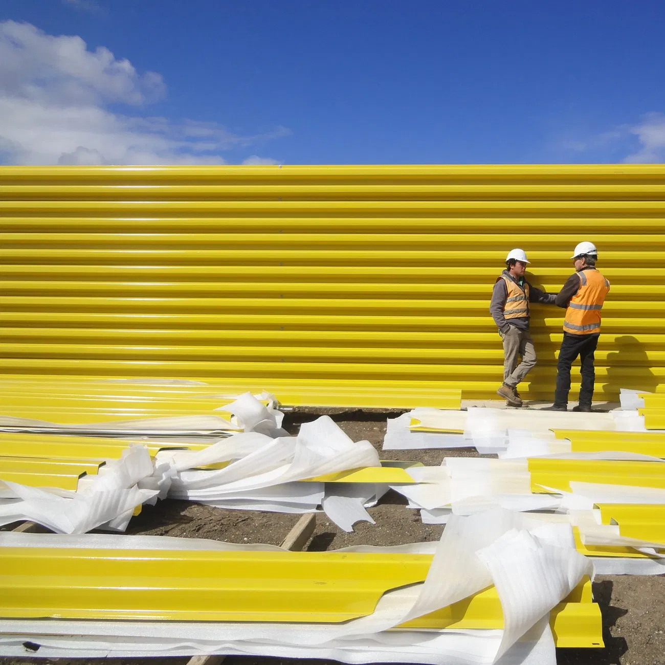 a High-Speed Soundproof Wall Manufactured by The Corrugated Cardboard Rolling Process