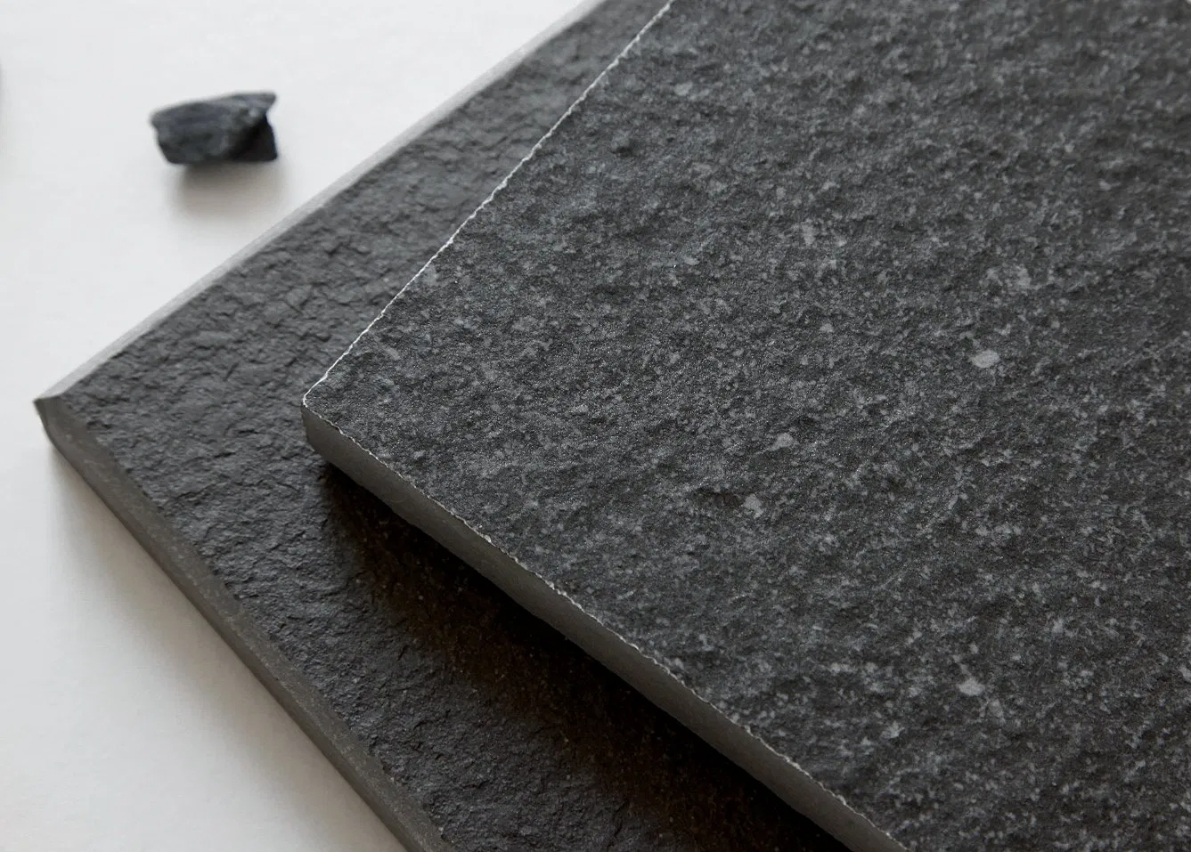 Fine Texture Resistant Wear Moisture Proof Anti Slip Artificial Quartz Stone Tile