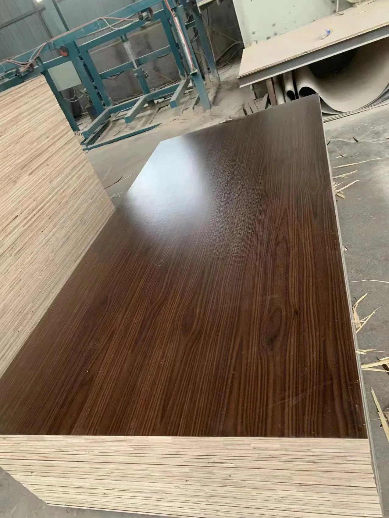 Customizable and Durable Laminated Melamine MDF Board for Closet Furniture