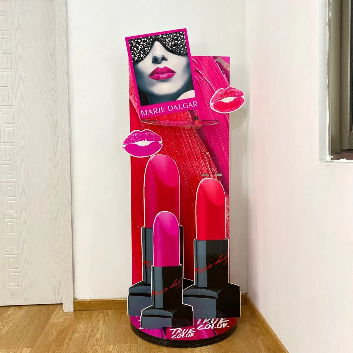 Product Shape Lip Stick Advertisng Cardboard Paper Standee for Branding