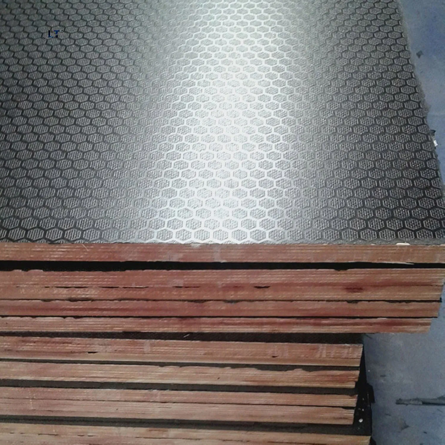 Фанера ламинированная 18 мм, антискользящая, для мебели