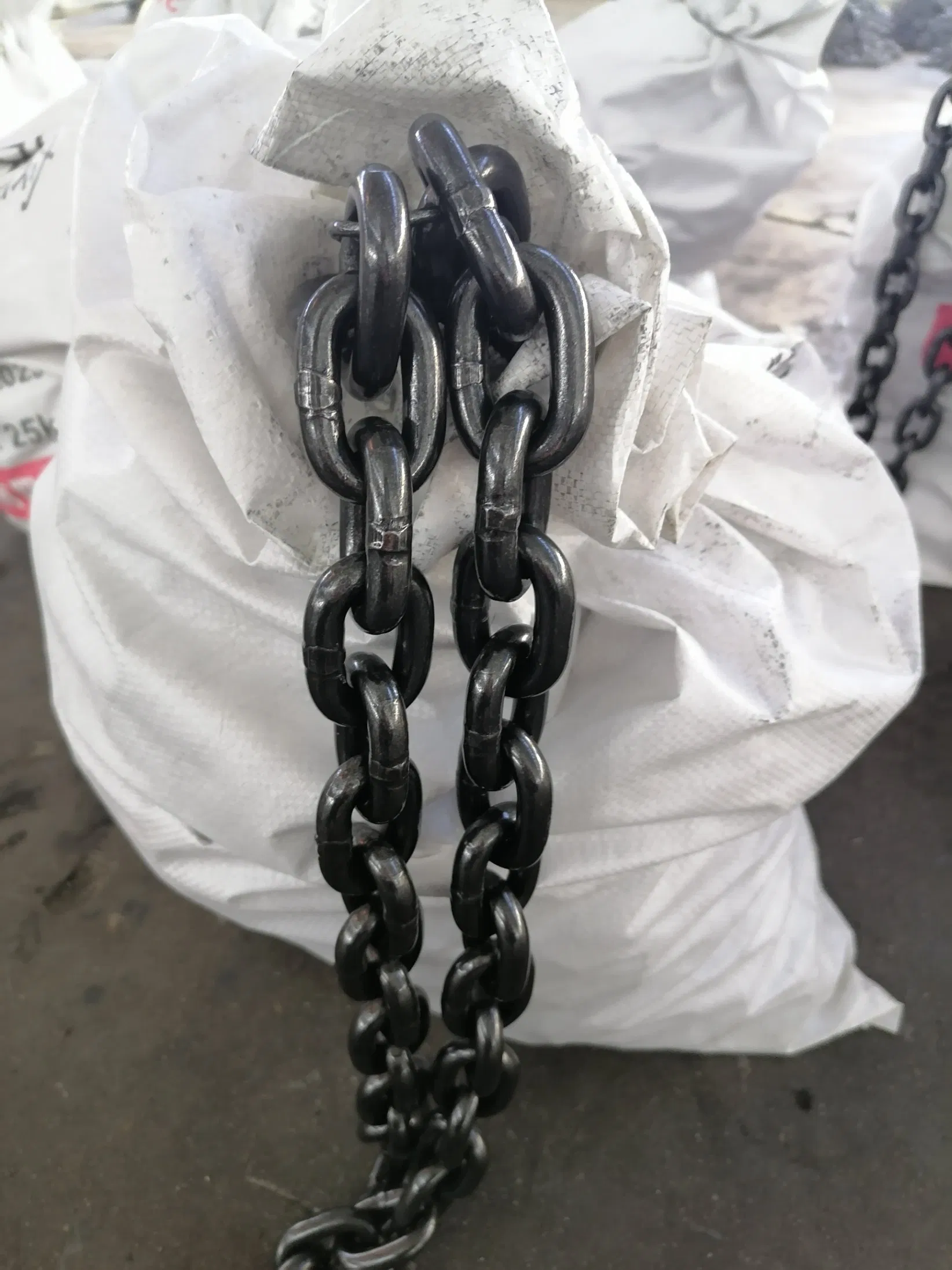 Цепь грузовая сварная G80 черная окисленная