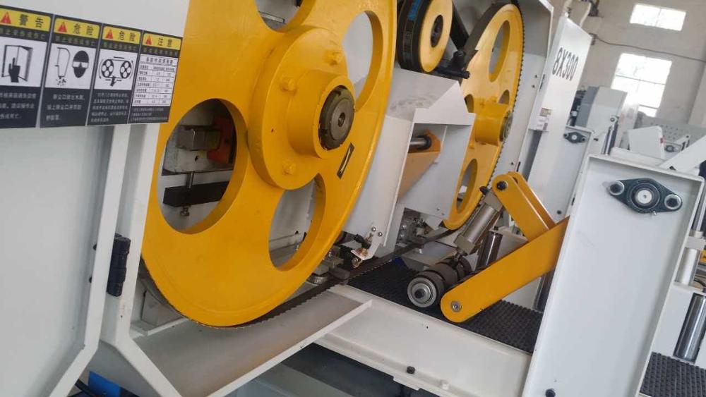 Станок ленточнопильный автоматический по дереву 400 мм MJ3928X400