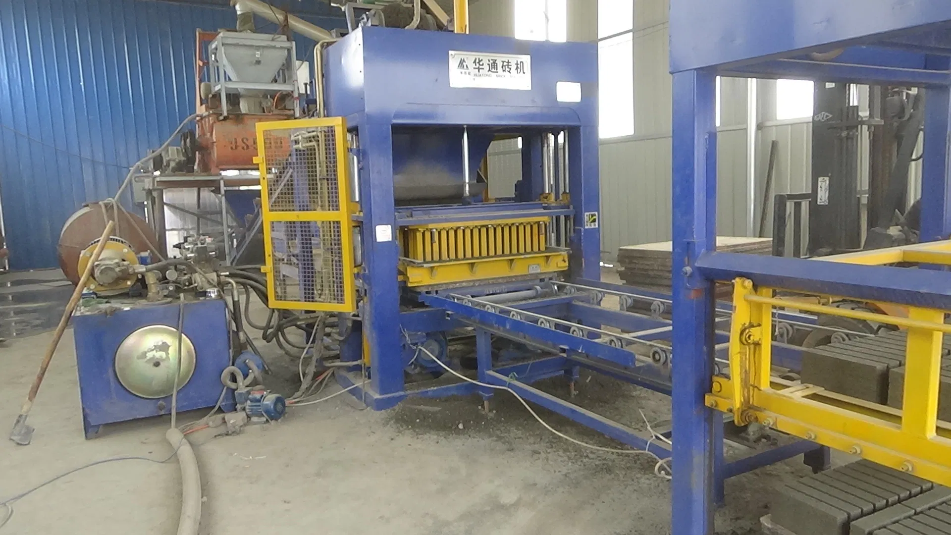 Qt5-15 Fully Automatic Hydraulic Concrete Block Making Machine