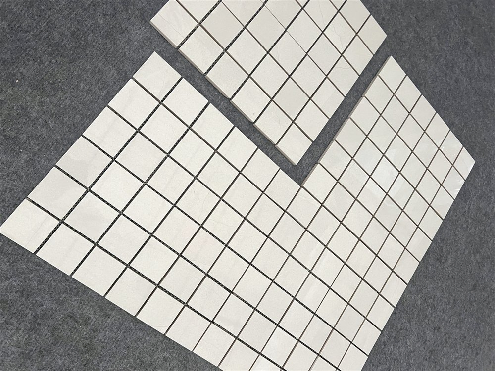 Стильная серая мозаика из фарфора для интерьера