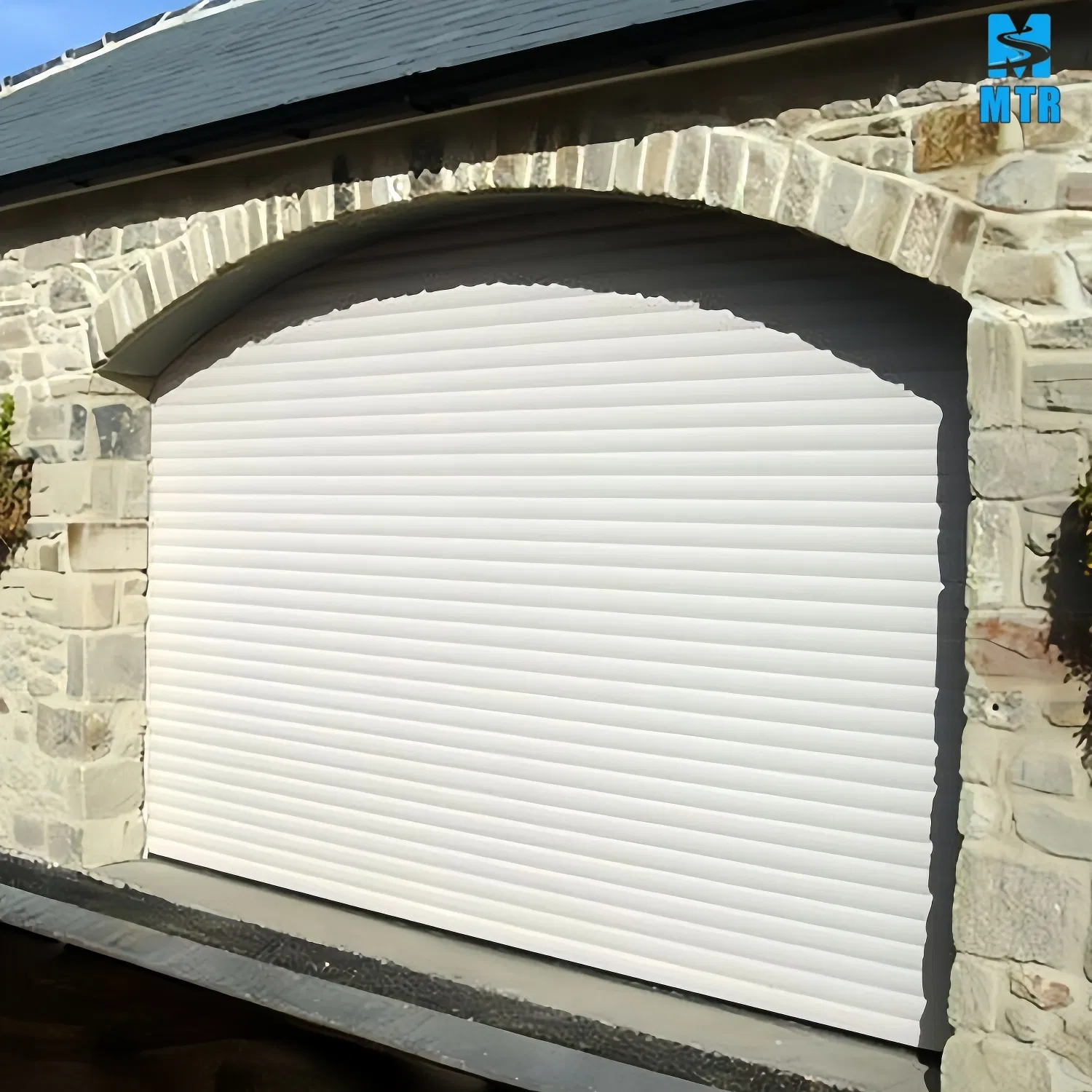 Exterior Installation Solid Side Plate Attractive Look Rolling Garage up Door