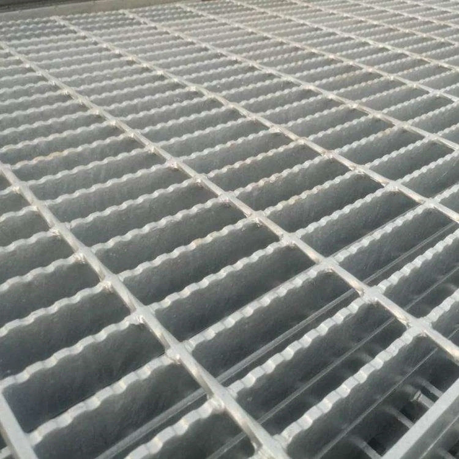 Anti-Slip Welded Steel Grating, Metal Serrated Drainage Serrated Steel Grating, HDG Steel Serrated Floor Grating