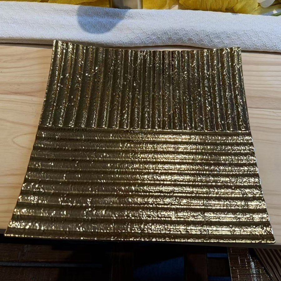 Glossy Finish Gold Color PP Material Plastic Disposable Event Planning Charger Plate