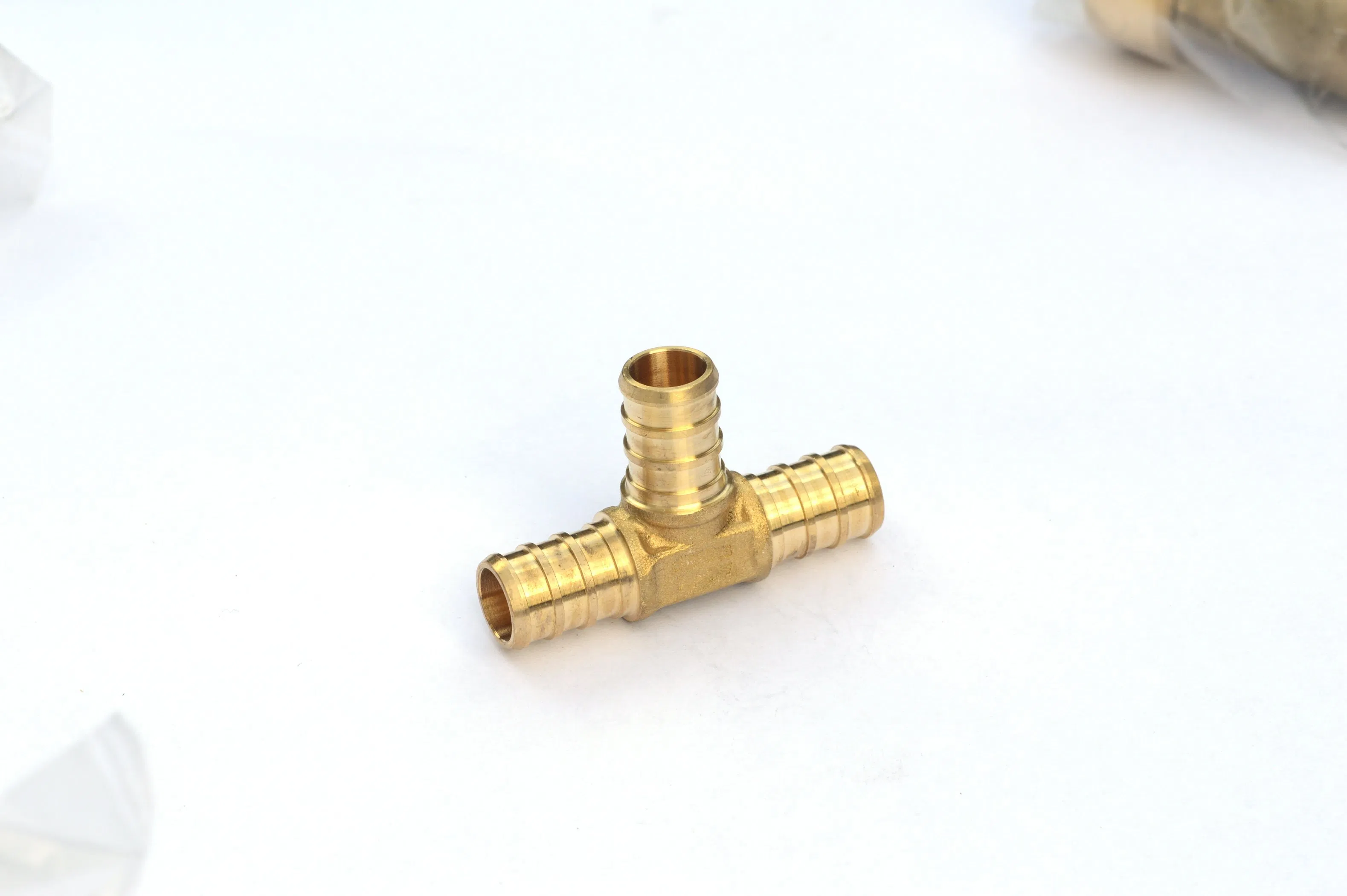 China Pex Pipe Fitting Elbow Coupling Reducer Socket Brass Fitting Tee for Plumbing and Pex Pipe Materials
