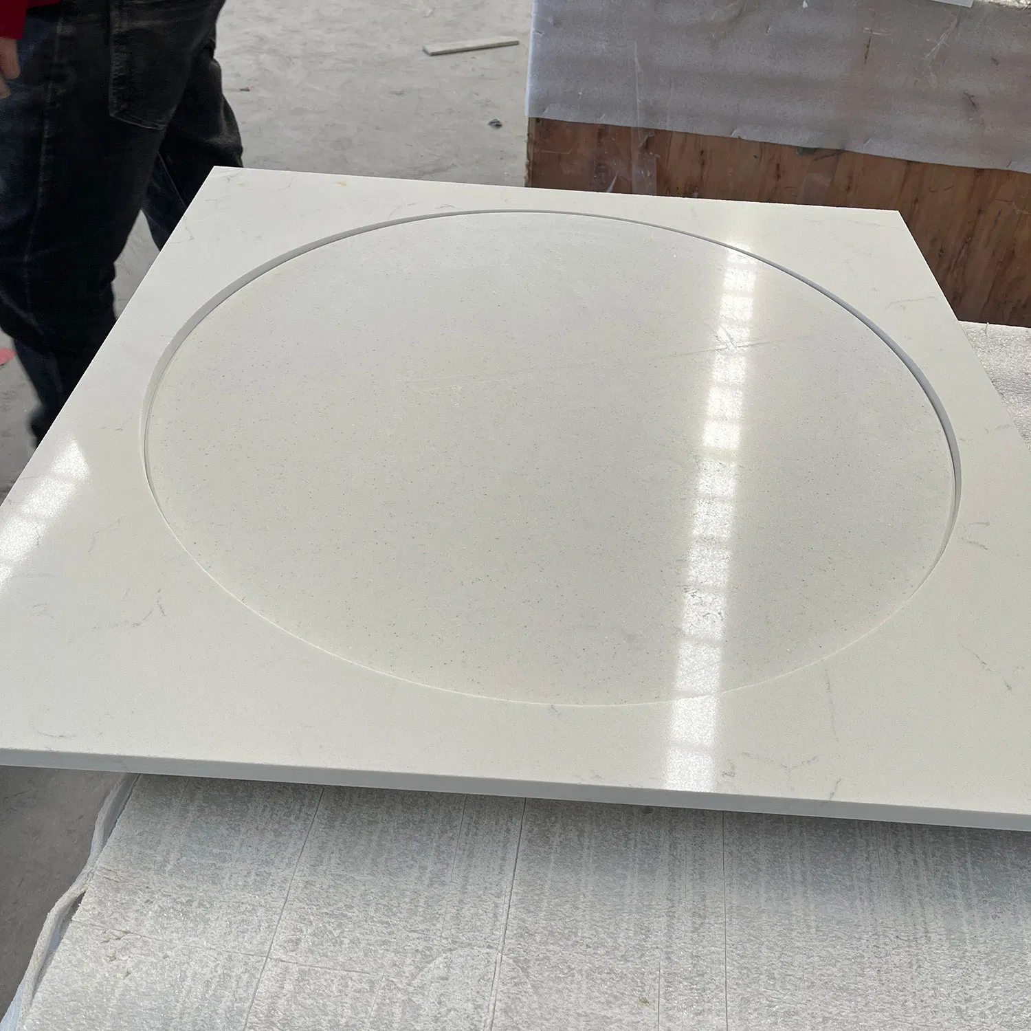 China Factory High Glossy Solid Surface White Quartz Round Table Top for Restaurant