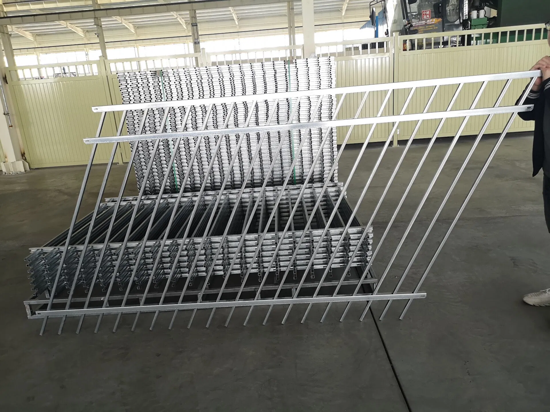OEM&ODM Galvanized Iron Garden Fence with Decorative Patterns & Rustproof Coating