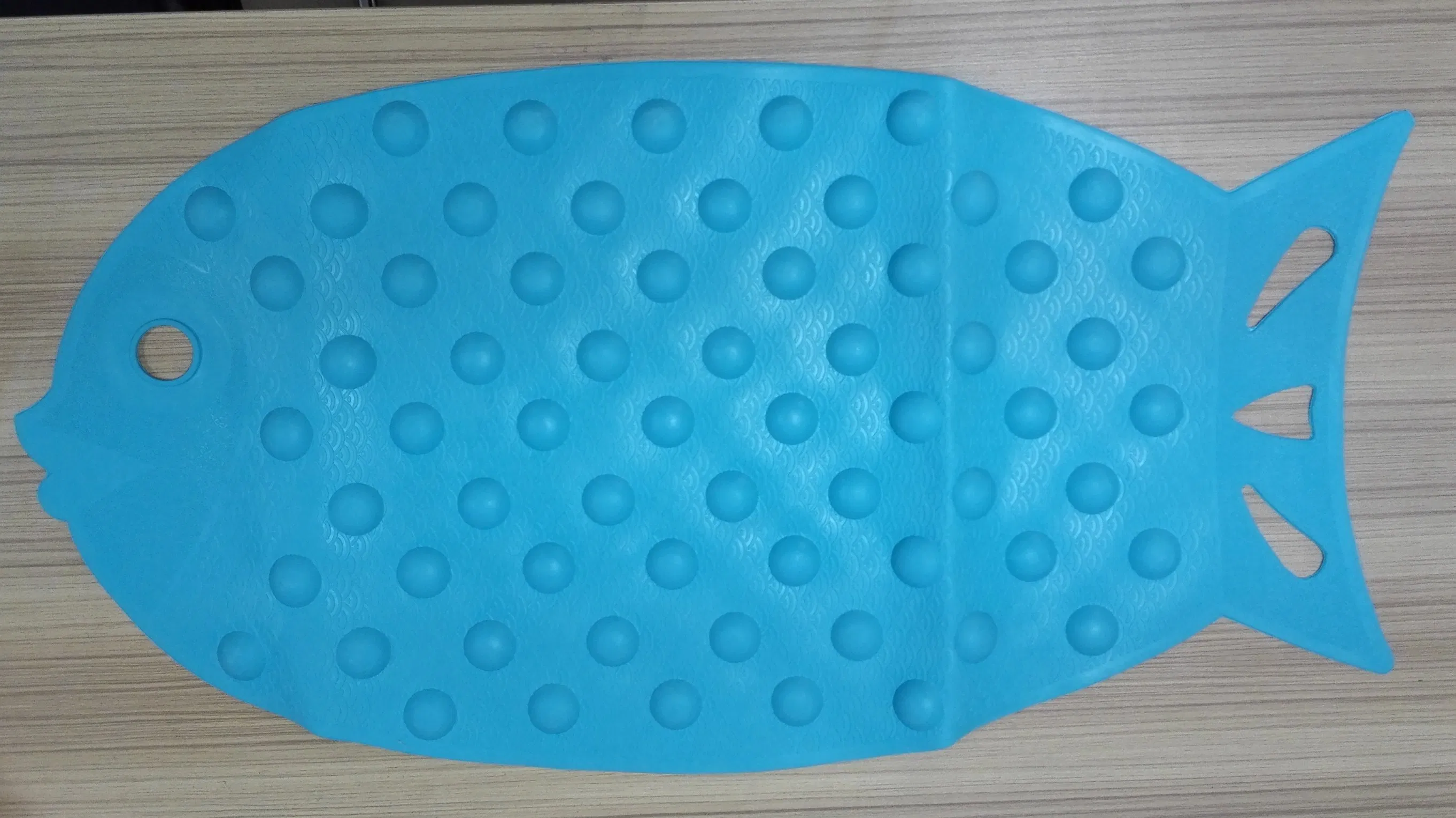 Fish Shape Natural Rubber Silicone Rubber Non Slip Bath Mat Shower Mat Back with Sucker Disks