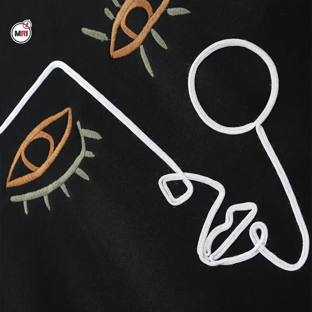 Свитшот женский свободный с вышивкой спущенное плечо