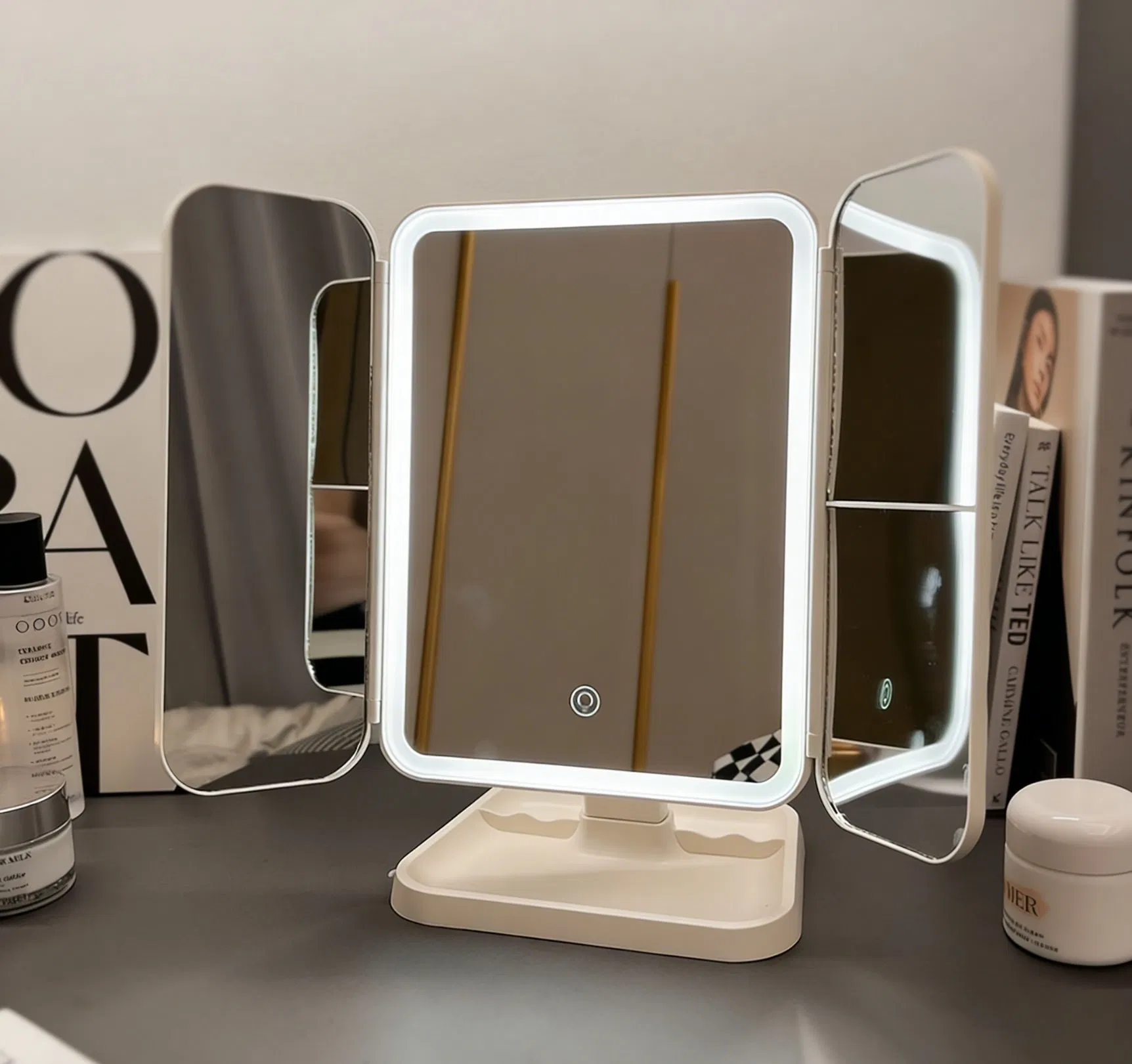 Wear-Resistant Fashionable Portable LED Jewelry Box with Tri-Fold Mirror