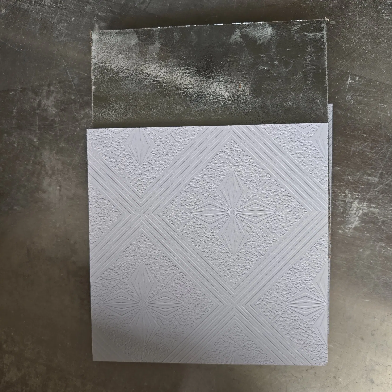 White Colore with Different Patterns PVC Laminated Gypsum Board for Ceiling Title