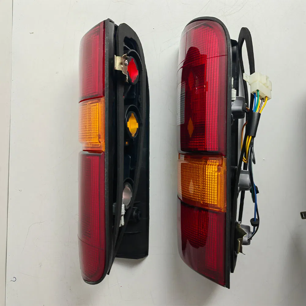 Задний фонарь Toyota Hiace RZH133 (1986-2004)