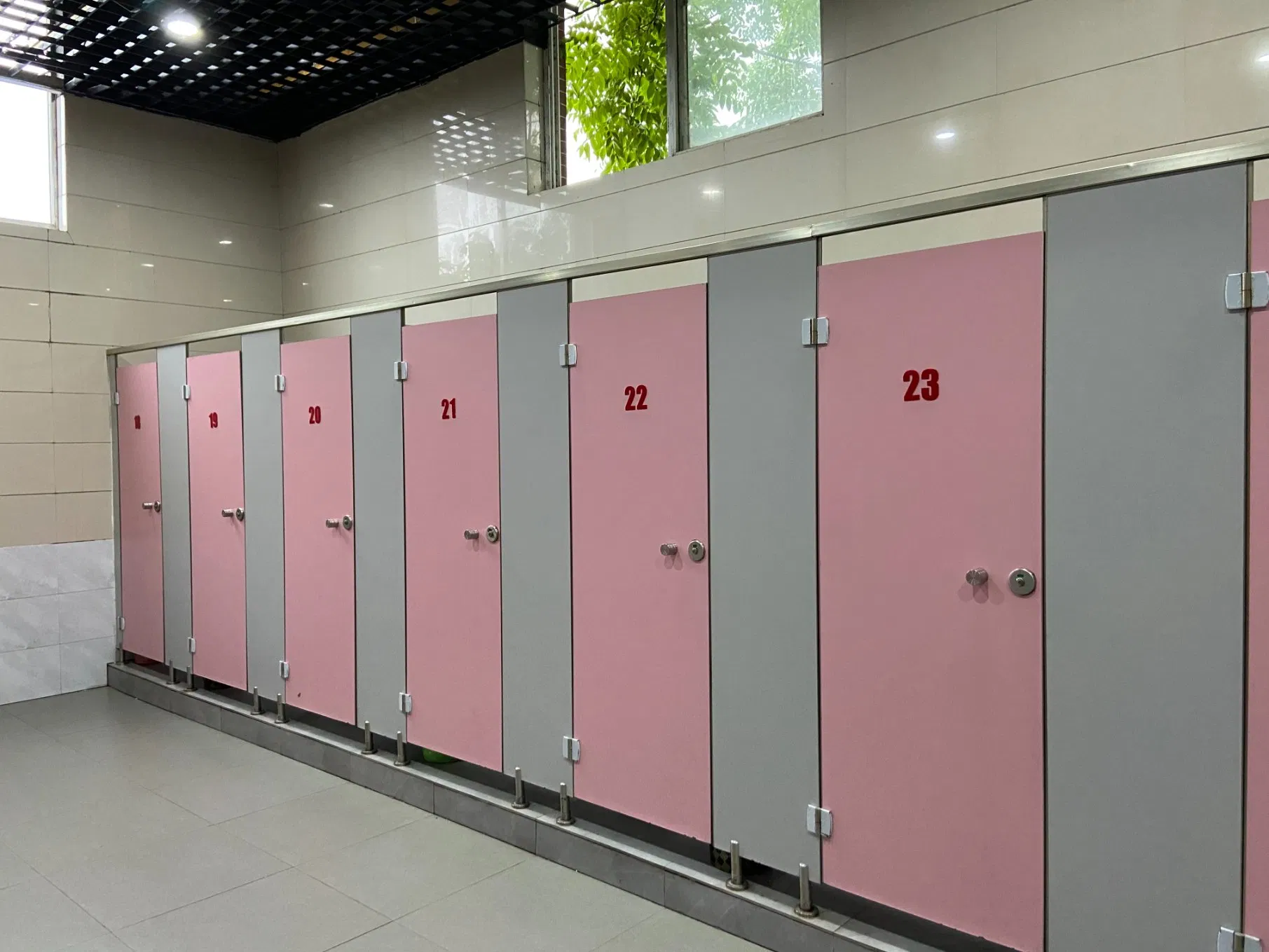 China Manufacturer Hotel Bathroom/Toilet Cubicle Partitions