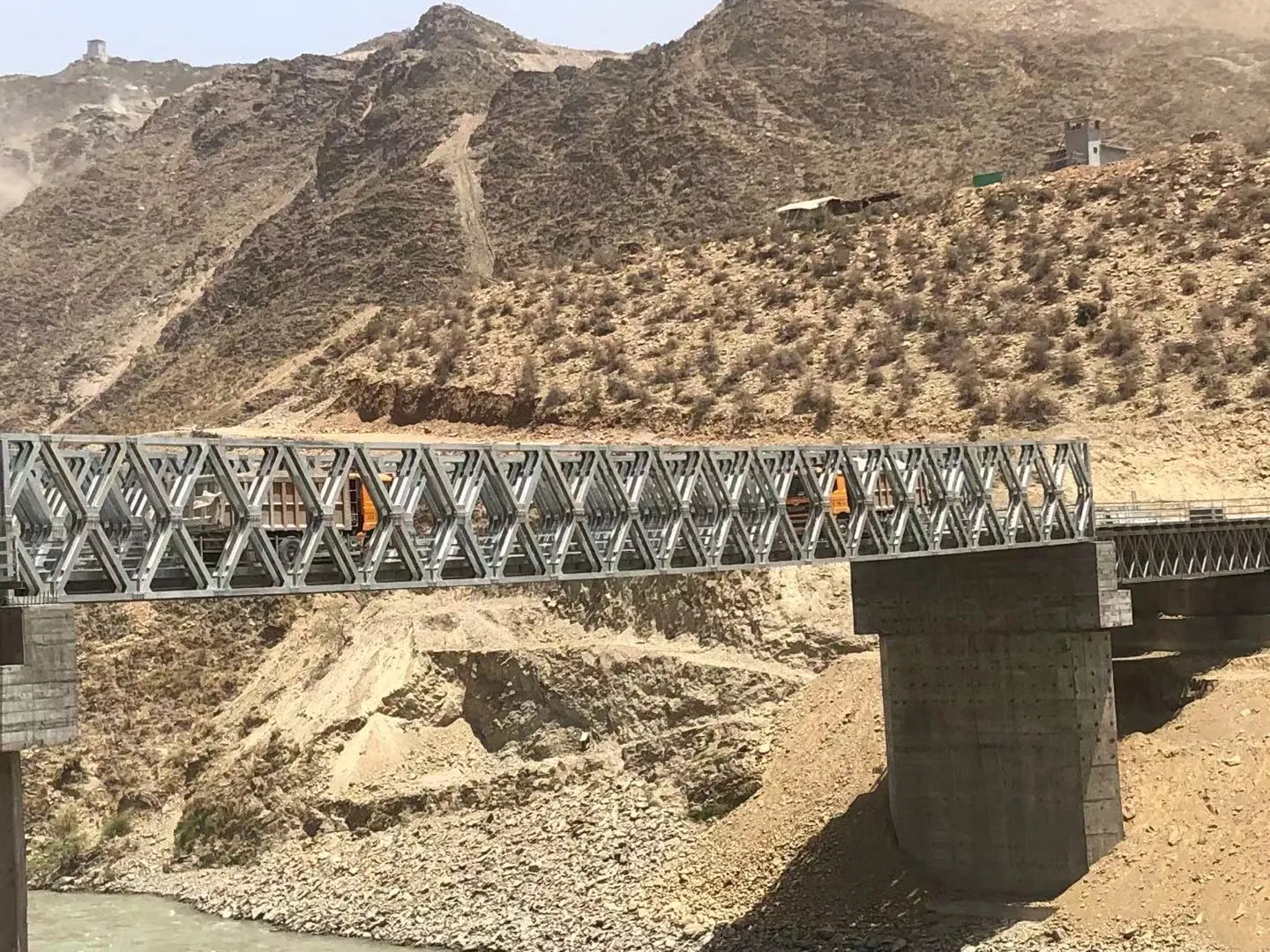 China Manufacture Prefabricated Triangular Steel Truss Pedestrian Bridge