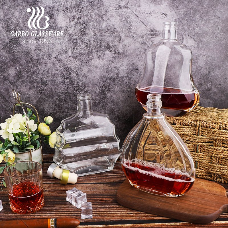 Wholesale Old-Fashion 18oz Wine Bottles Embossed Bar Pub Clear Glass Whisky Decanter