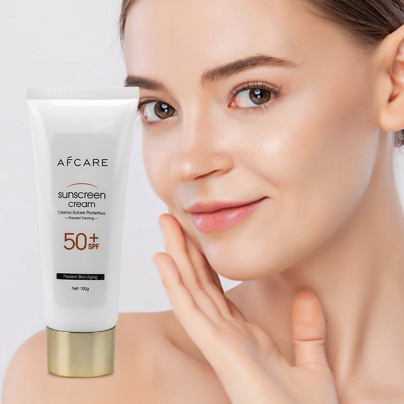 Sunscreen SPF 50+ Oil Control Light and Non Greasy Green Label