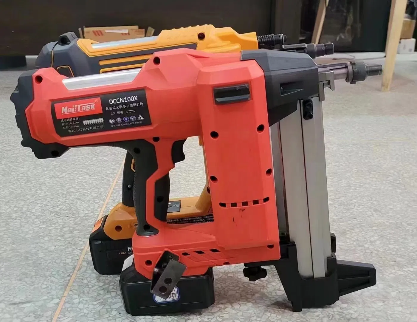 20V Lithium Concrete Nail Gun Deep Penetration Into Cement C30