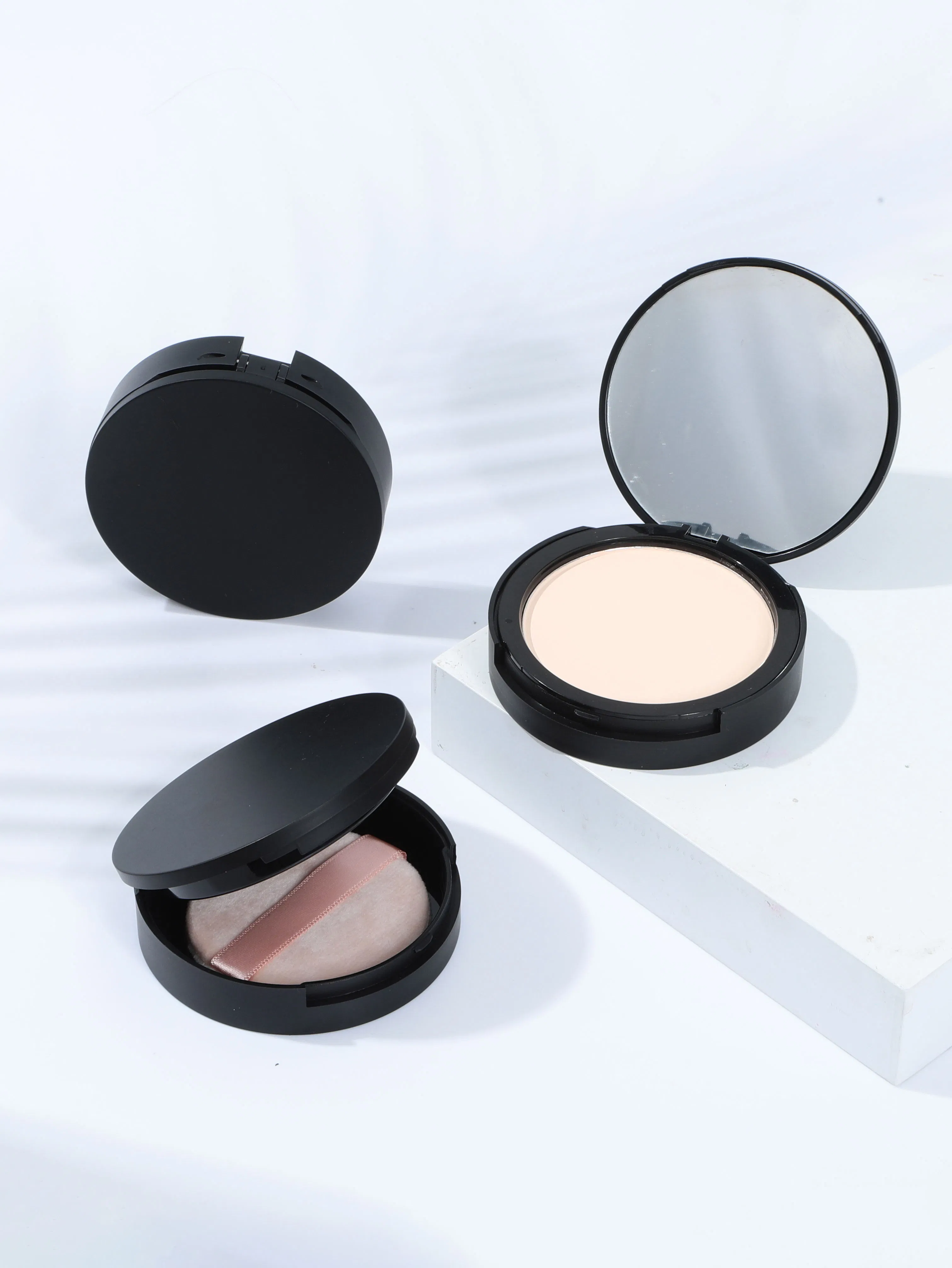 Lightweight Compact Powder with Natural Oil Control Formula