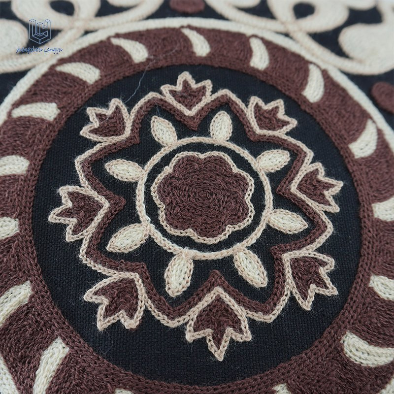 2026 Customizable Wholesale Langyu Embroidered Decorative Throw Pillow with Exotic Pattern Stylish Embroidered Cushion Pillow for Home Decor