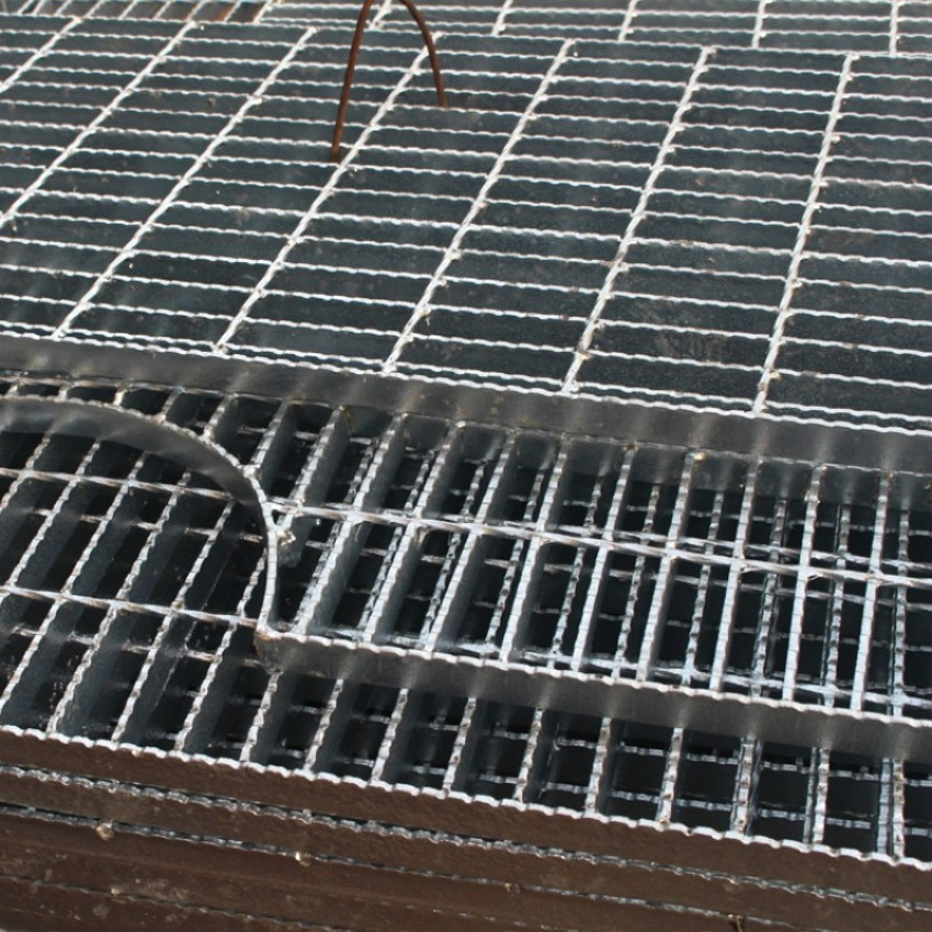 1000mm X 6000mm Galvanized Serrated Steel Grating / Flat Style Steel Grating High Quality Toothed Flooring Grating