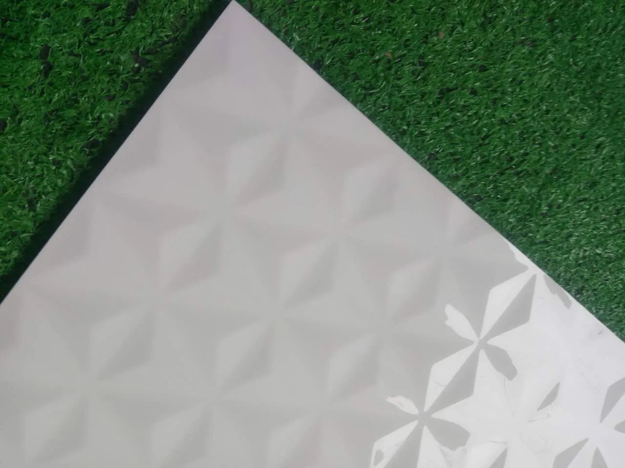 New Design Mould Surface White Color Ceramic Wall Tile (300*600mm)