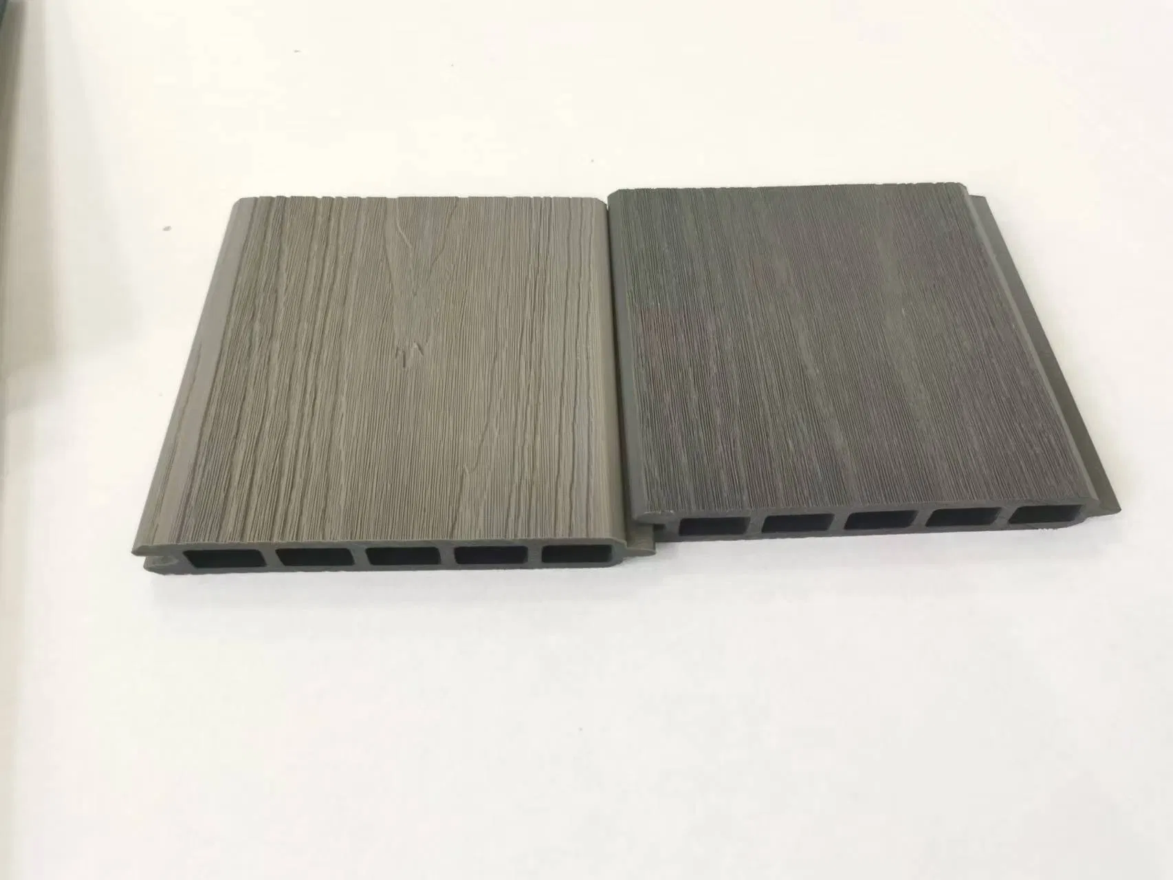 Outdoor Wood Plastic Fences and Fireproof and Antioxidant WPC