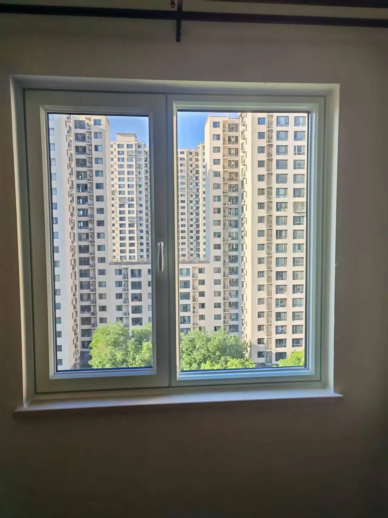Acoustic Rated Aluminum Clad Wood Windows for Enhanced Urban Noise Reduction