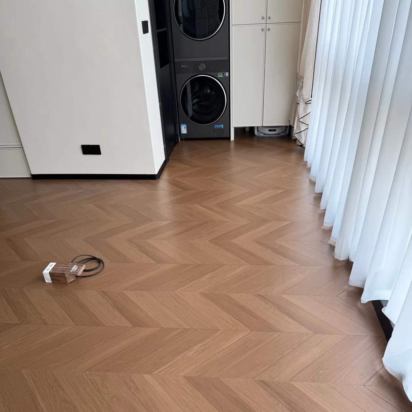 Ламинат HDF AC4 8мм, водостойкий, с виниловым покрытием