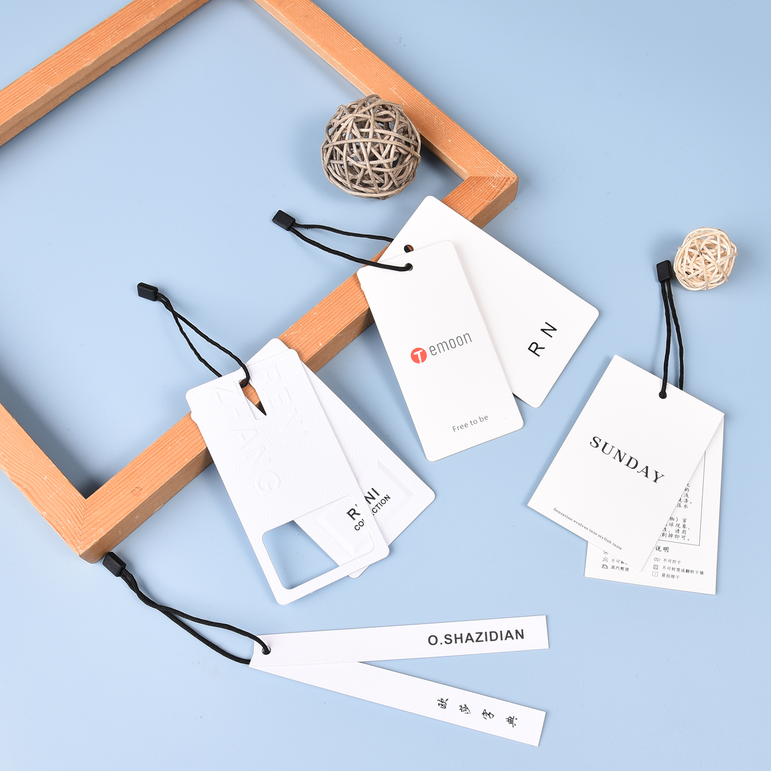 Бирка подвесная с логотипом для одежды