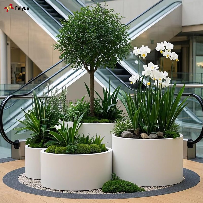 China Handmade White Planter Flower Fiberglass Vase for Mall Decoration