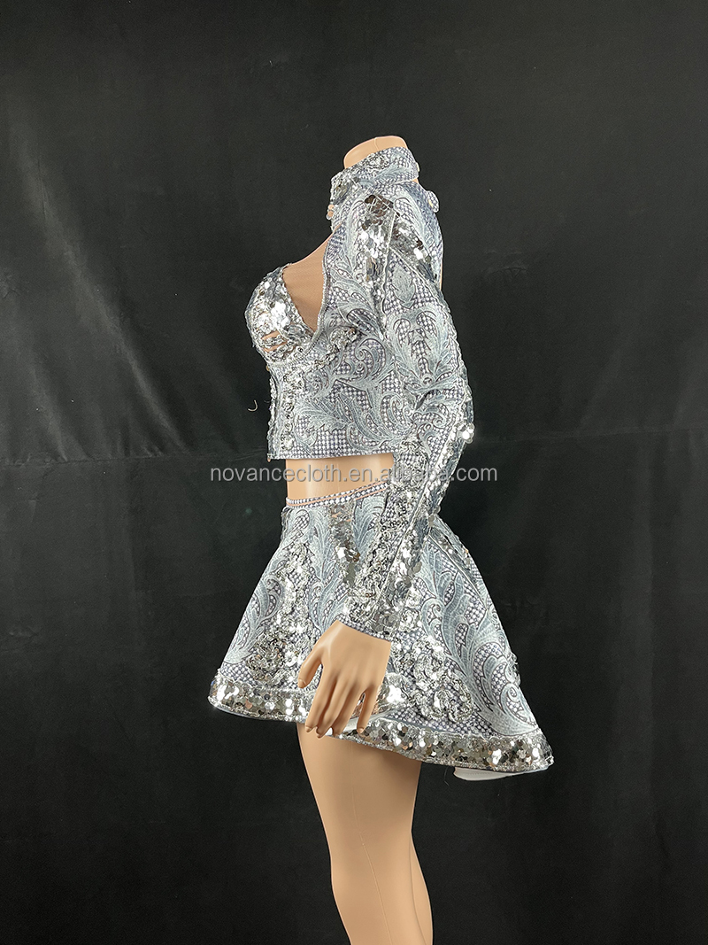 Костюм женский летний серебристый с блестками для клуба