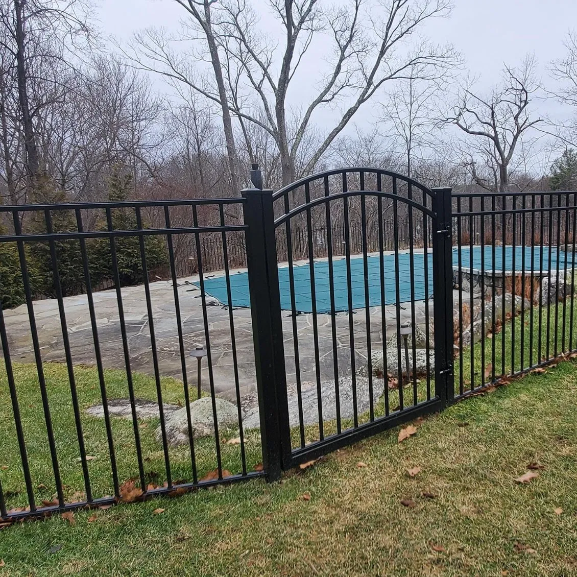 Stylish Aluminum Fencing Designs for Elegant Yard Entrances