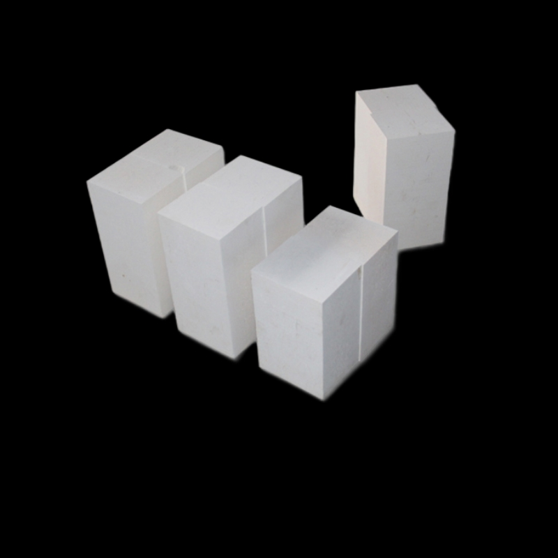 Плавленый корундовый огнеупорный кирпич