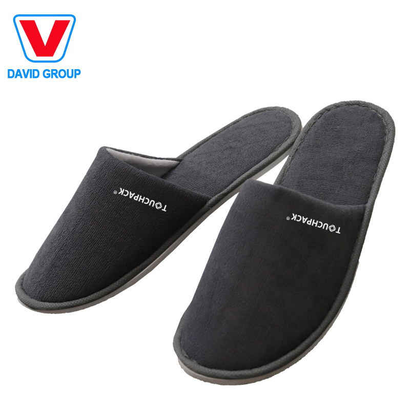 Wholesale Premium Quality Custom Embroidery Logo White Black Hotel Slipper