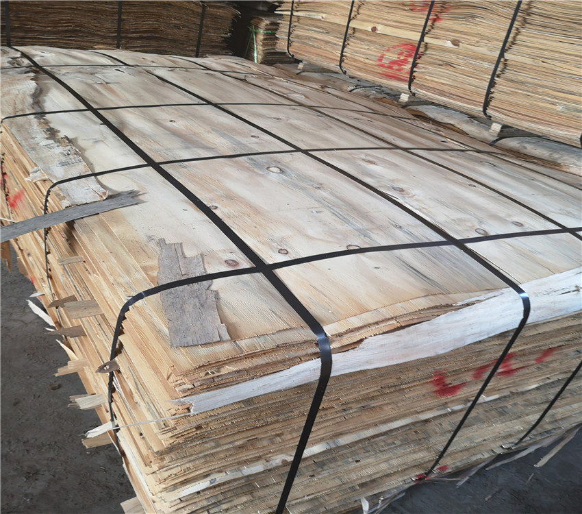 Export Grade Manufacturer Pine Core Layers Grade Bb / Cc Pine Veneer for Plywood Core