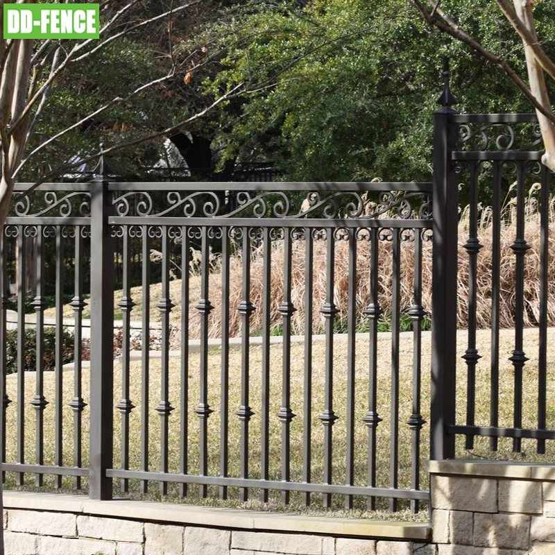 Factory Price Iron Fences Decorative Black Picket Ornamental Fence Wrought Iron Panels Tubular Steel Fence