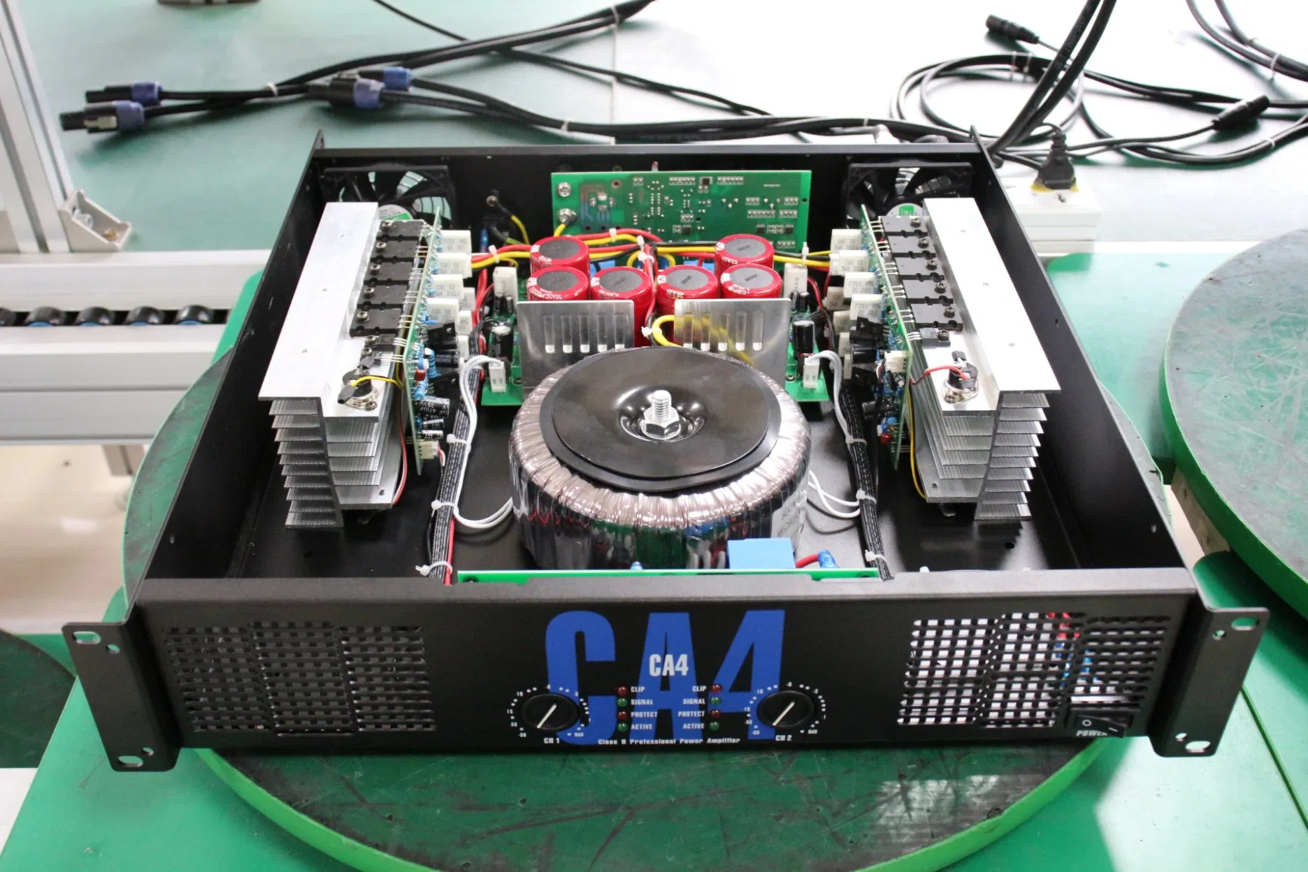 Усилитель мощности CA4 700Вт для дискотек
