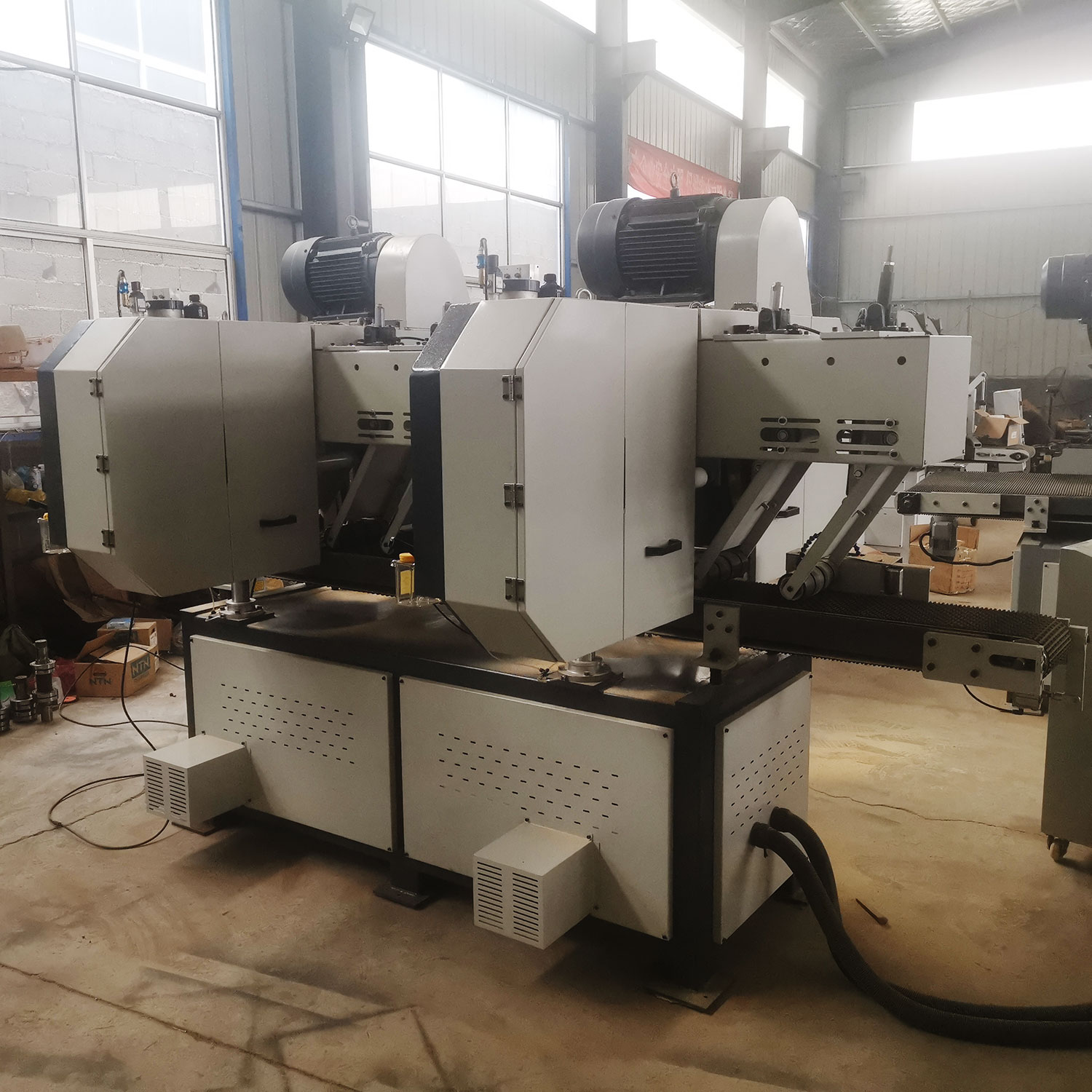 Станок ленточнопильный горизонтальный по дереву