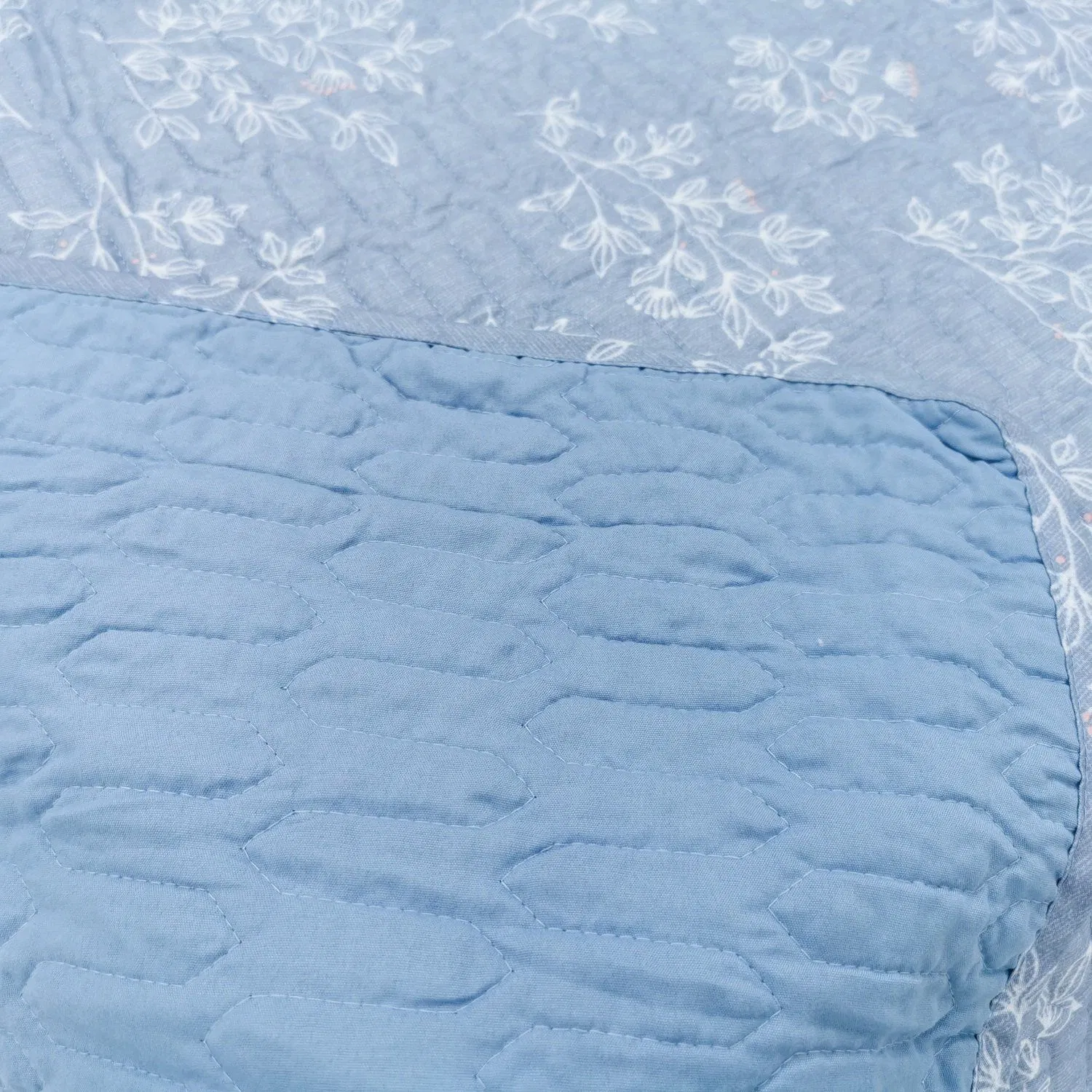 Antifouling Pretectors Fitted Mattress Pad Hypoallergenic Polyester Bed Cover