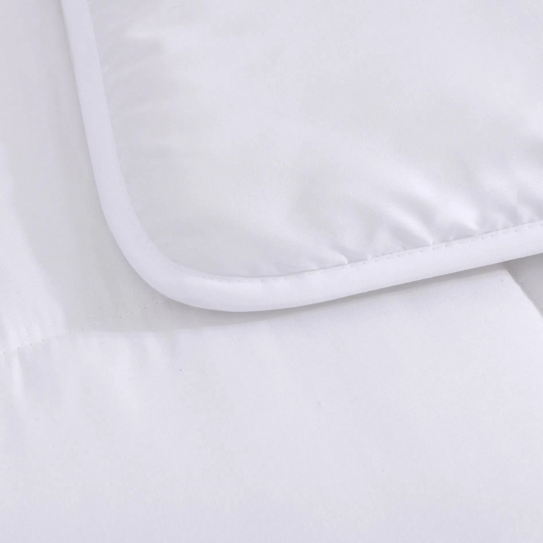 China Factory Christmas Green-White Bedding Fur Ball Luxury Queen Comforter Sets