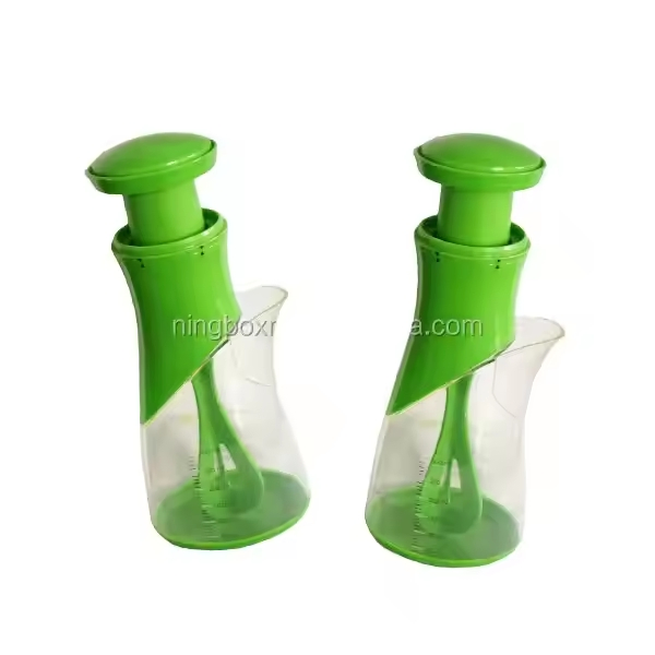 Plastic Salad Blender Sauce Dressing Mixer Salad Shaker Container with Measurement Marks