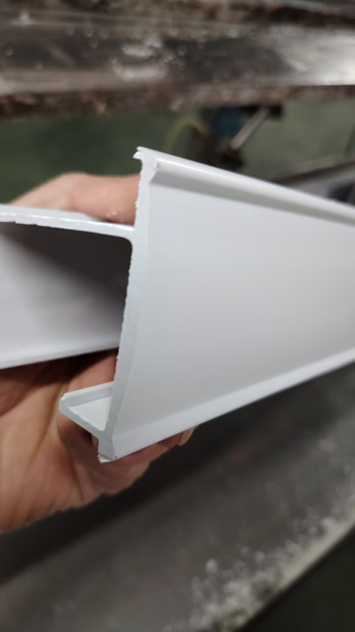 Ymtc Factory Supply PVC Toprail for Fauxwood Horizontal Venetian Blinds